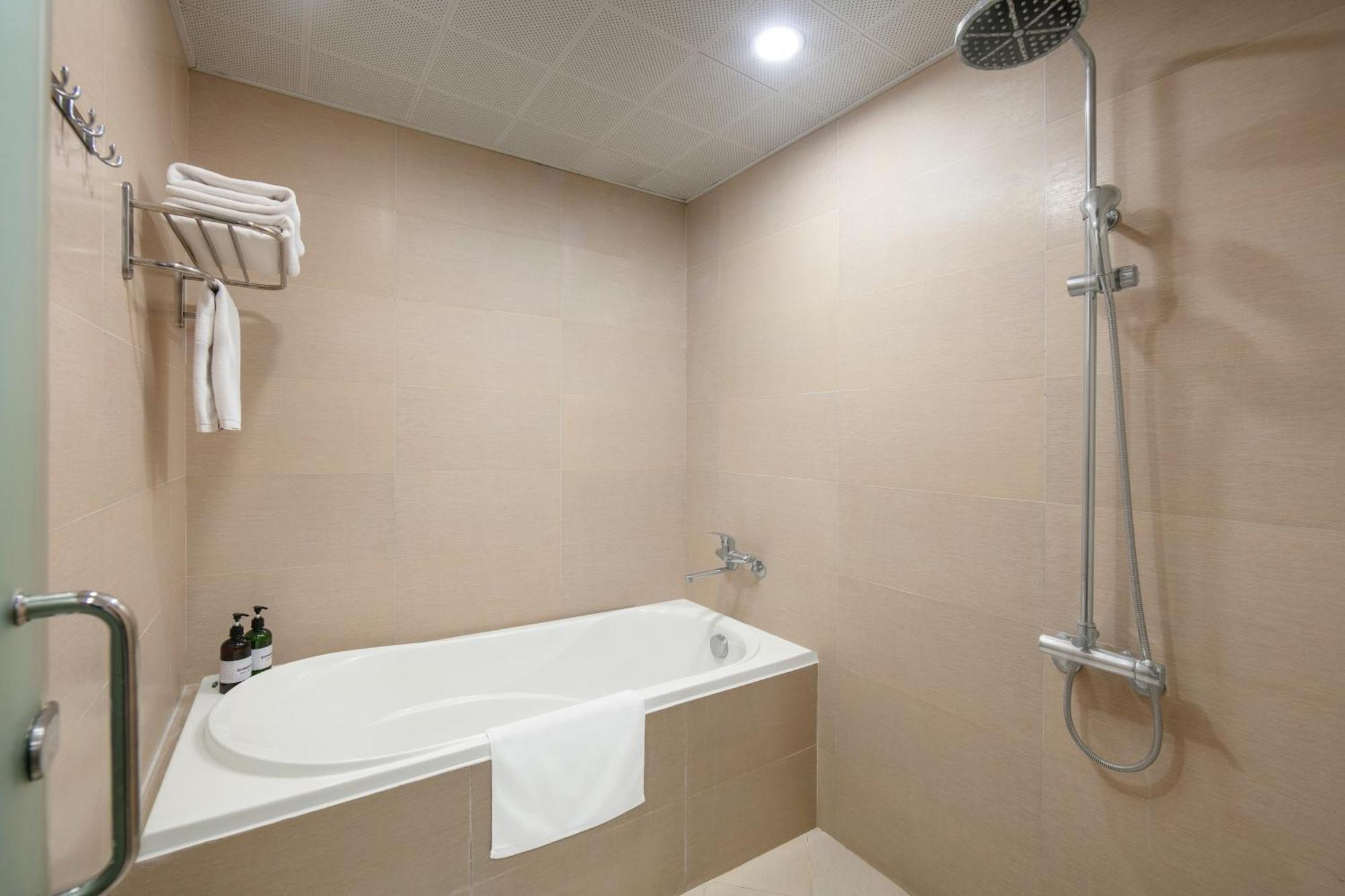 Hb Serviced Apartment - 121B Quan Hoa Hanoi Bagian luar foto